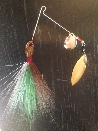 Bucktail Spinnerbait / Brown, Green and White